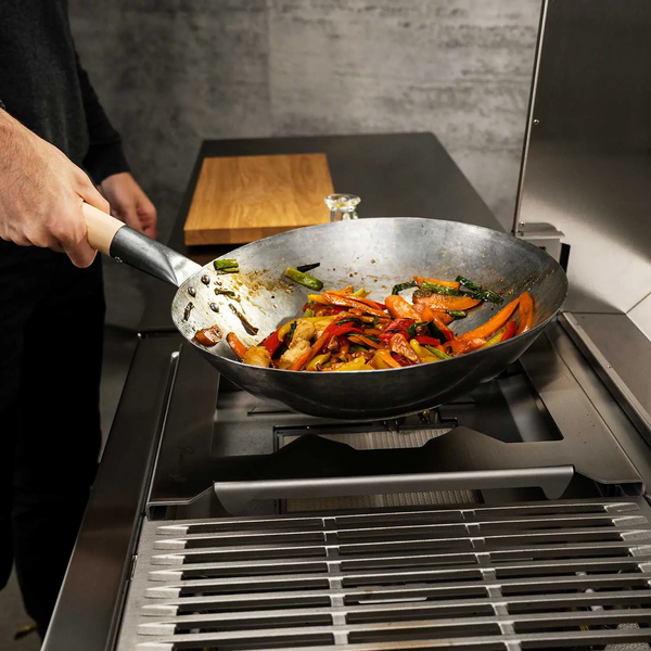 Wok till BLOCK D (Gen. 5) - Handhamrad stålwok med hållare